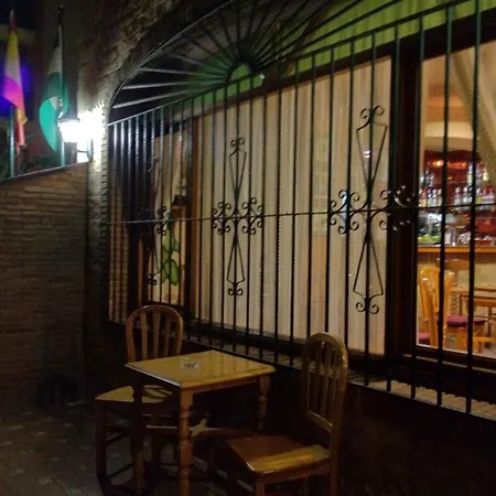Pensión Corchos 2*